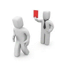 FO dénonce les plans sociaux avec un carton rouge symbolique.