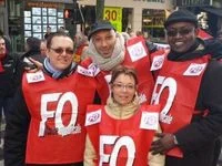 Militants FO Ille-et-Vilaine manifestant contre les plans sociaux et licenciements.