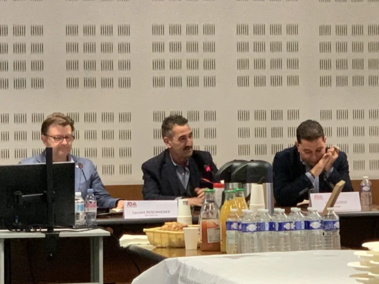 Frédéric Souillot et représentants FGTA-FO discutant des enjeux syndicaux.