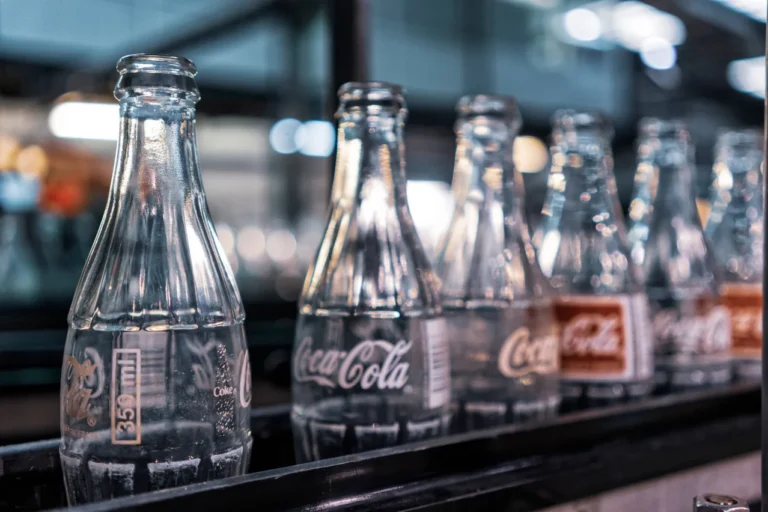 Manifestation syndicale OGBL devant l'usine Coca-Cola Luxembourg pour les salaires.