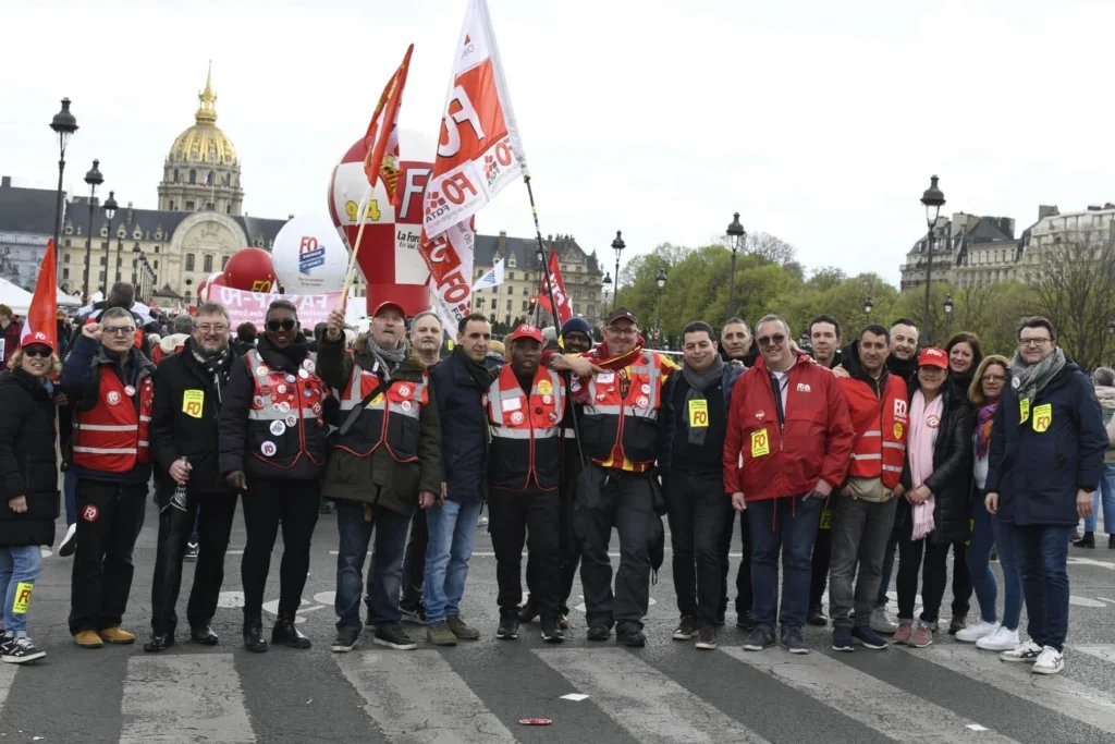 Militants syndicaux FO mobilisés lors de la manifestation contre la réforme des retraites.