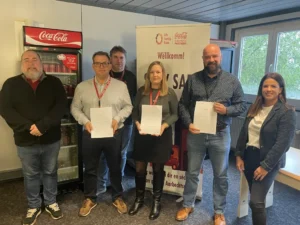 Membres du syndicat OGBL célébrant une victoire sociale chez Coca-Cola Luxembourg.