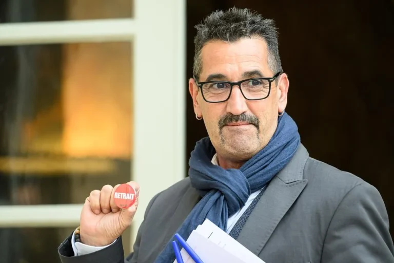 Visuel de la lutte syndicale FO pour les retraites, salaires, emploi.